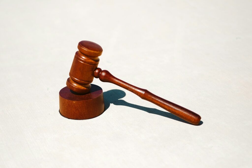 Photo by Tingey Injury Law Firm 이혼소송 부모 대여금 차용증 작성 요건